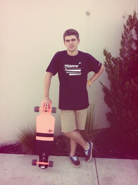 AutierTom's tweet photo. Nouveau joujou!#Longboarding#YALLAH! http://t.co/Y3ojIXGzyz
