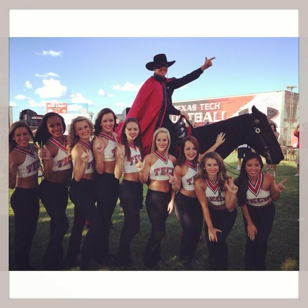 ttupom's tweet image. With @TTU_MaskedRider and Fearless Champion at the Knights of Columbus event tonight! #techspirit