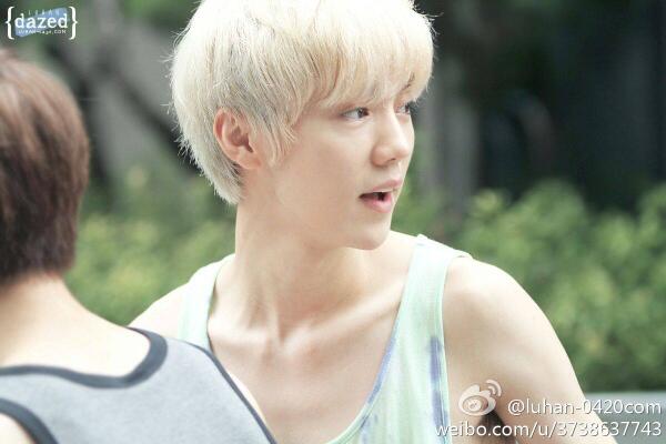 jingxiudou's tweet photo. Luhan's collarbones :) http://t.co/VBKU1zhV4E