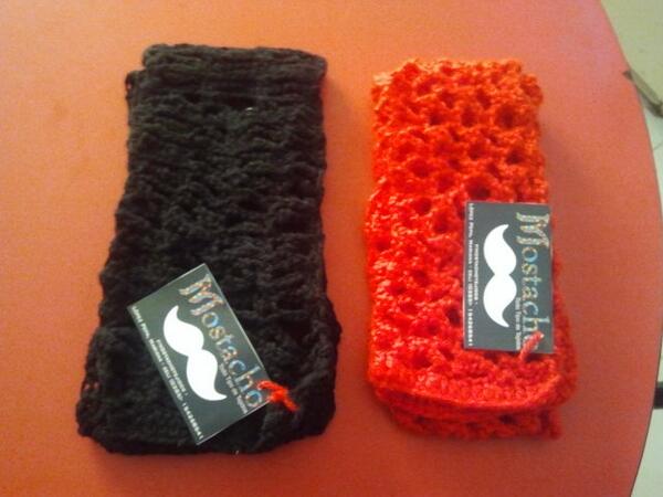 MostachoT's tweet image. bufandas!