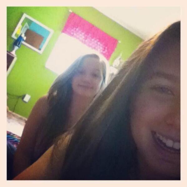 chelseabug10's tweet image. Taylor.. YOUR MY BEST FRIEND💚❤💛 But sometimes i could fucking kill you😞 -just kidding- ILYSM😍😘 @Taylorwhite89