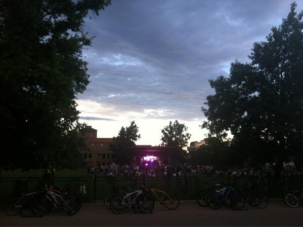 whereBUFFSroam's tweet photo. Welcome Back Concert delayed. We will update as we hear things. http://t.co/NAC1VnTpIB