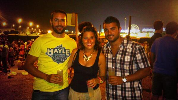 Merys5gg's tweet photo. Connn mis niñoss! @GREGO_jimenez @Miguedcs #feriamlg http://t.co/Cfh848pZIL