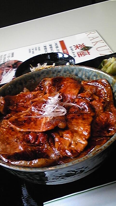 nagatukired's tweet photo. お昼。新緑通りの「楽座」で豚丼なう。 中札内産しらかば豚ロース(o^〜^o) http://t.co/tX6TZEJT1c