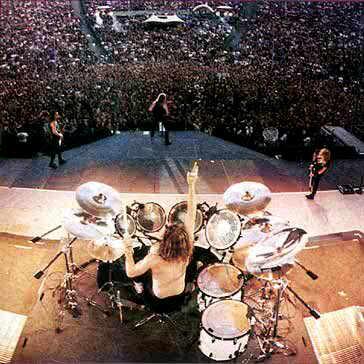 sudah siapkah ke senayan untuk menyaksikan <a href="/Metallica/">Metallica</a>. THIS IS TRASH #MetallicaJKT #demimetallica@DemiMetallica