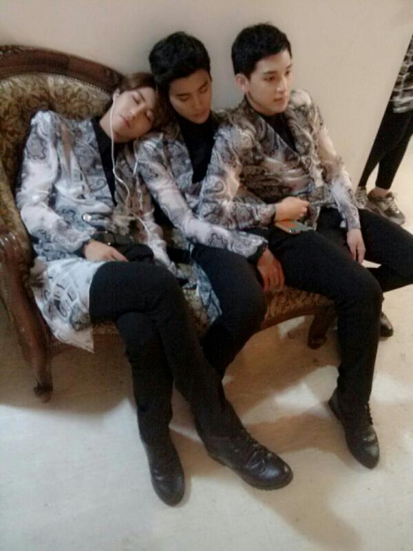 오늘 진짜사나이 잘 촬영하구 나왔어요~ 나왔더니 우리 광희형 생일이네요.. 하루만 더 늦게나올걸..ㅋㅋㅋ 생일 축하해 광희형 사랑해 그리구...