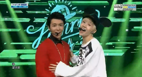 ELFISHics's tweet photo. RT @SMTownEngSub: Henry and Donghae's "1-4-3" Stage on Inkigayo http://t.co/QhqlVXDCG1
