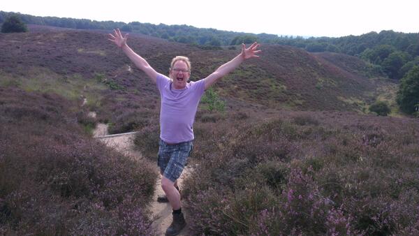 josdtc's tweet image. Handig zo&apos;n camouflage T-shirt,qua kleur ga ik op in het heidelandschap en val zo helemaal niet op  #commandotraining