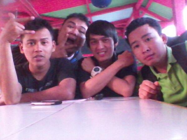 fernando_ilham's tweet photo. @dwig3nt @tommy18_zesh : @glompong again http://t.co/2vdtYy9w8k
