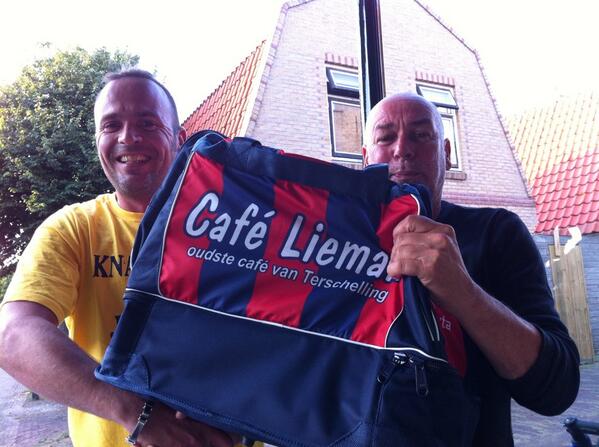 SCTerschelling's tweet image. Tas aangeboden aan nieuwe tassensponsor van Sc Terschelling 2