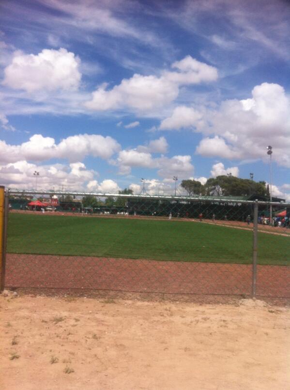 salas_9951's tweet photo. Disfrutando de la final de la norte de coahuilaaa feliz domingo http://t.co/uC0AhCCTC0
