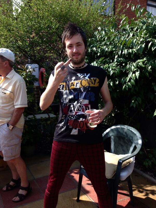 SaraheClift's tweet photo. Husbands new look @DanSwiftyclifty http://t.co/QB46pWiFrW