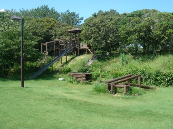 ট ইট র 1000円もって公園へ行こう 更新した施設のご紹介４ 雄踏総合公園 静岡県浜松市西区 園内には アスレチック 流水やスライダーのプールなどがあります 浜名湖に面していて 公園の前や対岸では無料で潮干狩りもできます Http T Co Gycc6m7vbq