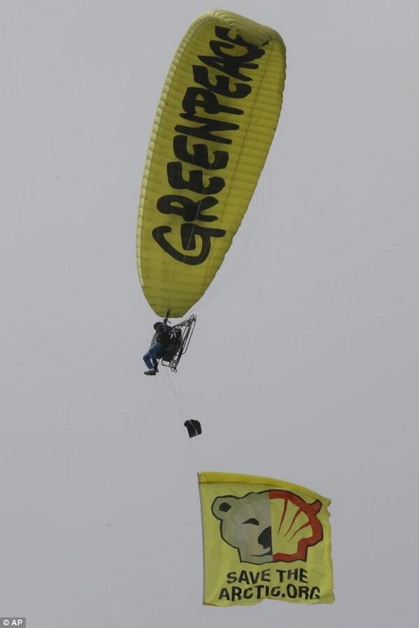 GreenpeaceArg's tweet image. Así llegábamos a la #F1 para mostrar la verdadera cara de Shell. Firmá en salvaelartico.org #FormulaShell