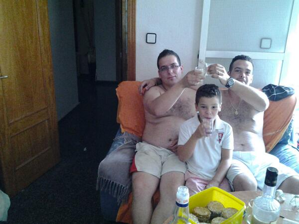 antonio051189's tweet photo. Celebrandolo con @krtcho @cartucho92 http://t.co/N4gqESKhZR