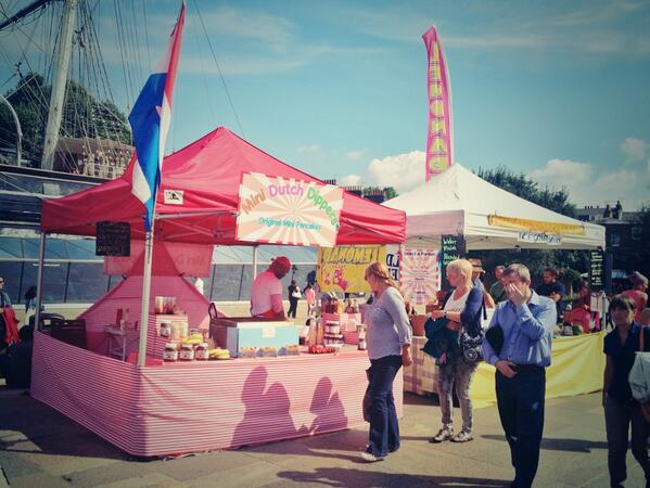 MiniDutchDipper's tweet image. We're at cutty sark in Greenwich today come and get some pancakes! Not a rain cloud in sight!