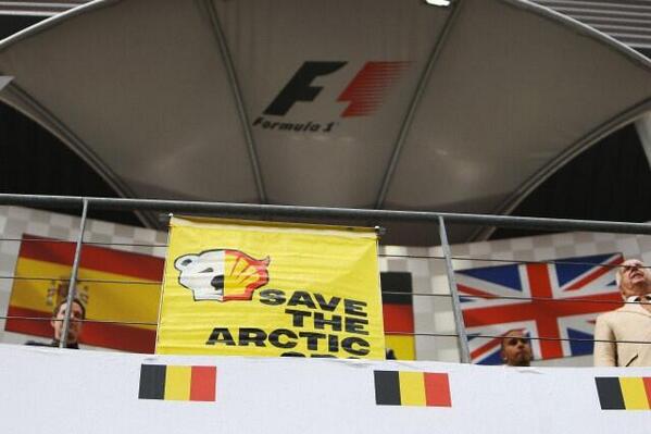 greenpeacemx's tweet image. La carrera por destruir el Ártico sigue. En el #BelgianGP pusimos un alto a la #FormulaShell salvaelartico.org
