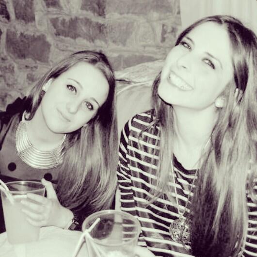 elenaEGF's tweet photo. Felicidades a mi rubita guapa @PaulaNunezC . Te quiero ♥♥ http://t.co/m2FlDTajD9