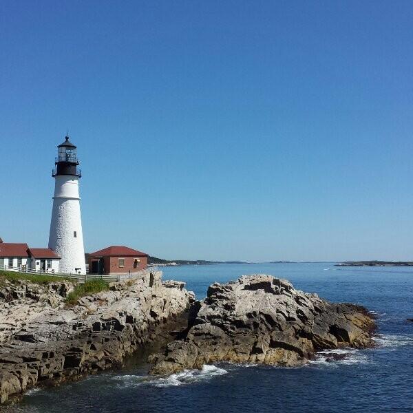 mrsmsr's tweet photo. 我在Portland Head Light。我终于爬到这个地方了。。。 http://t.co/ifGz9G4DFU http://t.co/UCQwGNoYSN