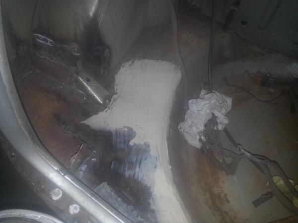 JagerMini's tweet photo. This entire quater of the boot floor and wheel arch was filler #cowboymechanics #classicmini #jagermini #builddiary http://t.co/EaOoXAovWT