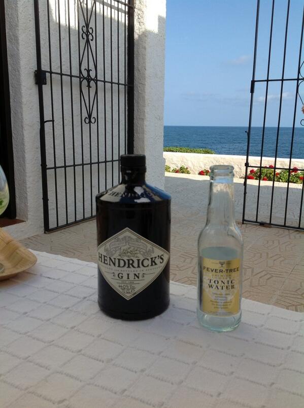 The good life ... With <a href="/AnneliesWybo/">Annelies Wybo</a> @SNE_1981 en heel wat leuk volk in Cala Cristal!