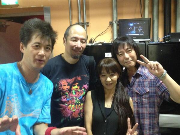 日野繭子 Na Twitterze 左から 古い友人の元noiz Vowwowのボーカリスト 高校教師でもある人見元基君 Isshee 私 金子マリ バックスバニー のキーボディスト プログレロックの貴公子 Sf作家でもある難波弘之様です Http T Co Fdj0rzdzkq 日野繭子 Na Twitterze 左から 古い友人の元noiz Vowwowのボーカリスト 高校教師でもある人見元基君 Isshee 私 金子マリ バックスバニー のキーボディスト プログレロックの貴公子 Sf作家でもある難波弘之様です Http T Co Fdj0rzdzkq