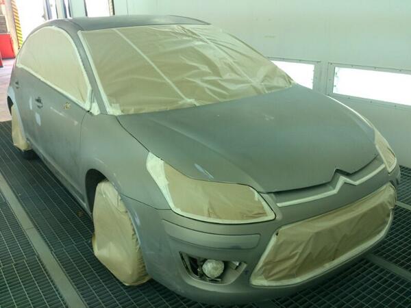 Os vamos a poner para que lo veáis el pintado de un coche desde el principio hasta el final.