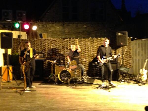 Fantastic band playing right now! The acoustic junkies ripping it out!