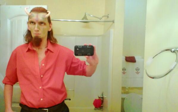 JOnAthAn4RealZ's tweet image. Headed to GA. Looking for a soul to steal. #InABind #WayBehind #Deals #Selfie #Bathroom #Hashtag