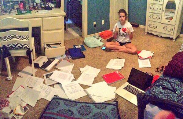 sarahryan04's tweet image. bye summer hello school #yay #AProx @Losack1