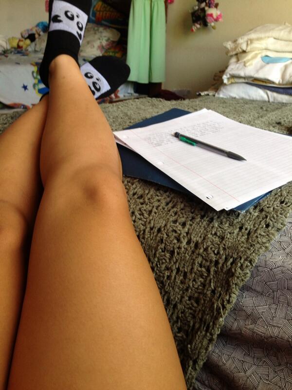 DOPEITSDOLLY's tweet image. HW time! #SERIOUSMODE