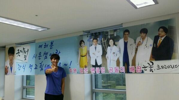 Moonjunwon's tweet image. 8월20일에 일본 팬분들 "곰돌이배꼽"에서 굿닥터 현장에 밥 쏘셨지요~~~ 정신없어 이제야 글 올리네요^^ 너무너무 맛있게 잘 먹었습니다~ 정말 감사드립니다~ 행복합니다^^