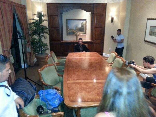 ibarradanny's tweet photo. @hugoaceves EN SESIÓN DE FOTOS.  CON @CesarBanderas http://t.co/gSzH8rmXP8