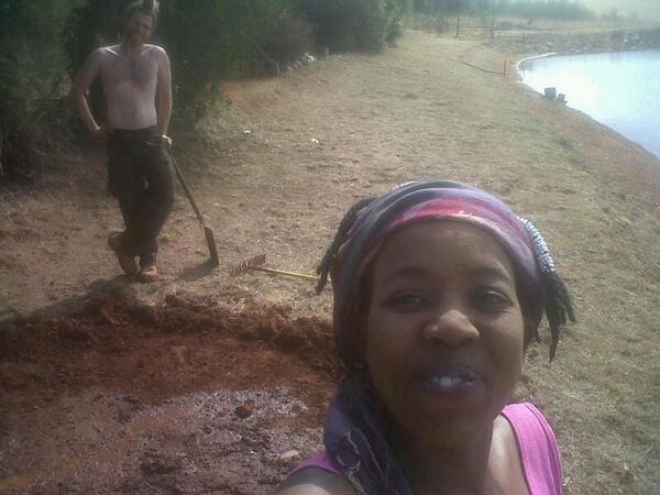 beefbudde's tweet image. Bless princess!RT"@ntsikimazwai: We r building a mud-jacuzzi for my party:-) I'm even wearing gumboots. #LadyAtWork http://t.co/cYw4Uxp07O"