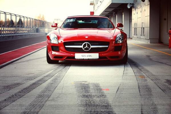 AvilonMercedes's tweet photo. Mercedes-Benz SLS AMG: создан, чтобы оставлять след не только на асфальте, но в сердце.  #mercedes #АВИЛОН #car #авто http://t.co/WRSgtGMlgF