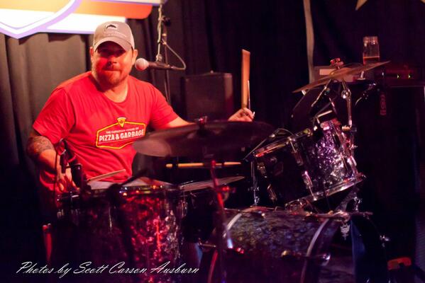 edfoo2000's tweet image. @hodgman @JesseThorn Drummers love the Canadian House of Pizza &amp;amp; Garbage! #judgejohnhodgman