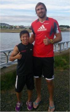 Coachdivvy's tweet photo. RT @mariuspower: @Coachdivvy Andries Bekker and his scrumhalf in Japan...eish! http://t.co/1Ekm7wIS4y - that's cute.
