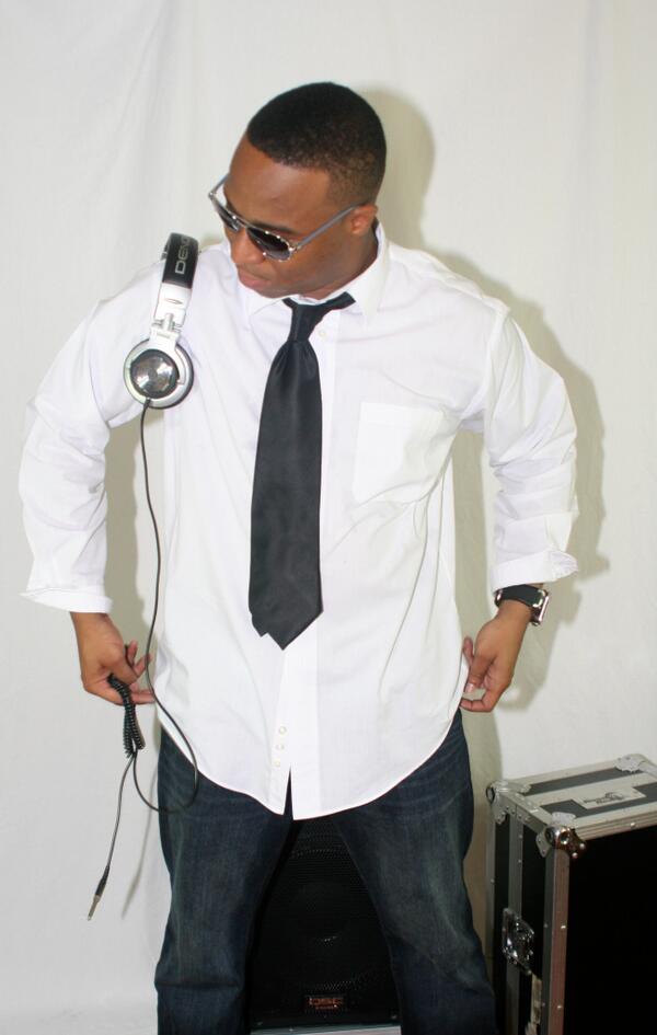 DJBornU's tweet photo. Hot 90's Mix> http://t.co/dJYvfyyUeh http://t.co/jlZe4xtbbZ