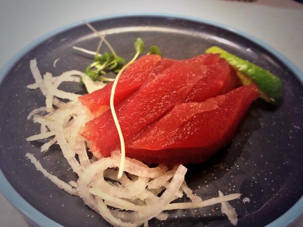 ToshiVadhia's tweet photo. @YOSushi #yobluemondays #tunasashimi http://t.co/840bwYk2TK