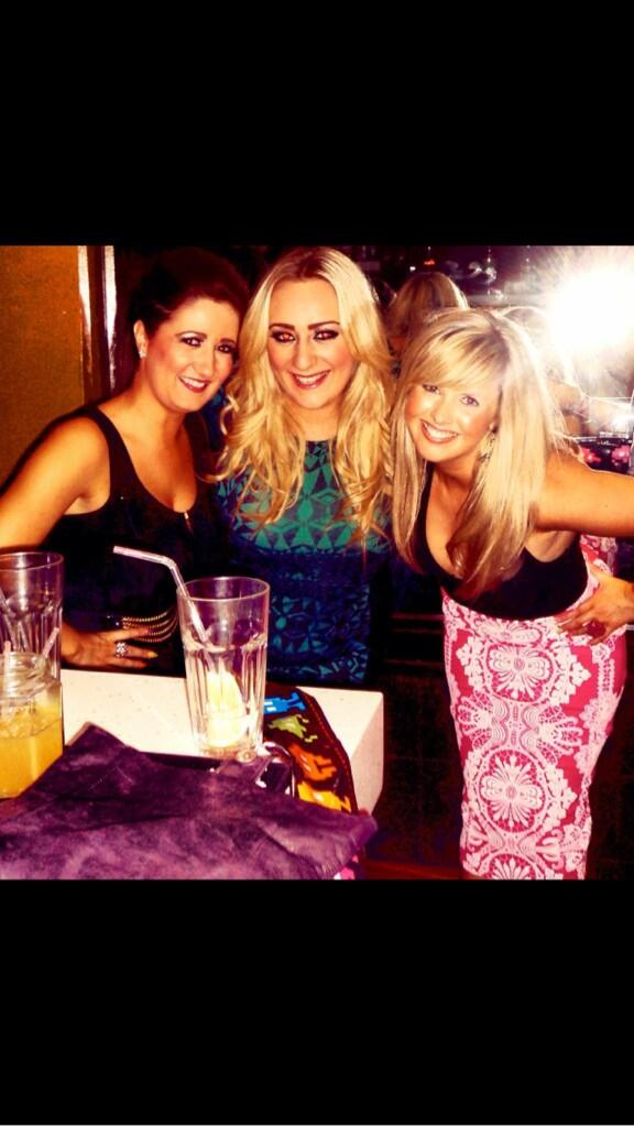 trudimccourt's tweet photo. #brothers#birthday#retro#girls#cousins#sisinlaw#great#night 😄💕@Emz_00 http://t.co/3VJLr00lwo