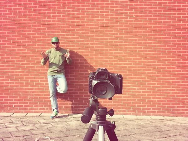 Fresh_Flix's tweet photo. Zo ben je zondag bezig met 'n #musicvideo #shoot en zo is de #video een dag later al klaar, goedgekeurd &amp; afgeleverd. http://t.co/73AguzEtSI