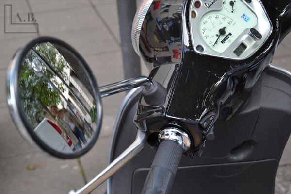 WhatWeL0VE's tweet image. #7Week: Vespa - Sometimes it's worth to look behind