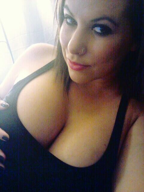 Getting on myfreecams with these giant things ;) Come say hi? http://t.co/Abvuei96Jg<a href="/tag/newprofilepic"class="tags"><span>#newprofilepic</span></a>