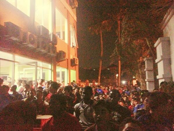 Cc : <a href="/UtdIndonesia/">@</a>TGR "<a href="/jflowrighthere/">Joshua Matulessy</a>: 15 mins to kick off, rame gila di nobar @UtdIndonesia chapter Tangerang. "