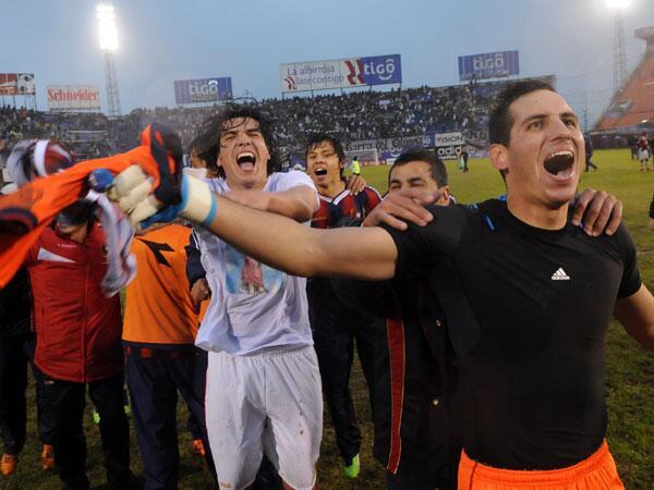 ccp_pdm's tweet photo. Así festejaban los jugadores ayer la victoria número 100. #CERROX100PRE. http://t.co/GfLYnwGSXs