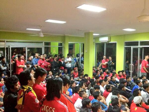 Mimin minta bantuan agen di dalem biar bisa motoin yg di dalem gabisa masuk miminnya @UtdIndonesiaTGR <a href="/CISCtangerang/">CISC TANGERANG</a>