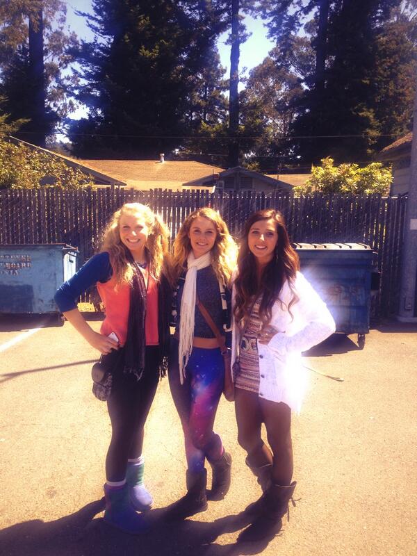 TaylorMcKenny's tweet image. First day w my main bishes #nicebackground