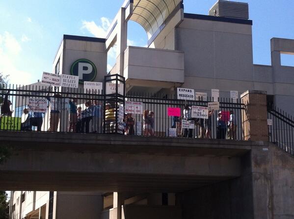 MauldinPatch's tweet image. Protesters at Gov #NikkiHaley reelection announcement in Greenville.