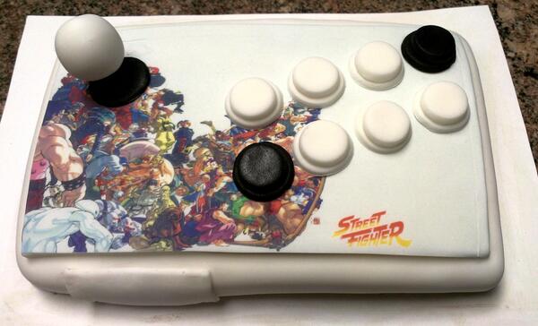 _BenjaminCornu_'s tweet photo. Le gâteau Stick Arcade Street Fighter qu'il vous faut dans votre ventre :O -> http://t.co/P0hYgKrdYI