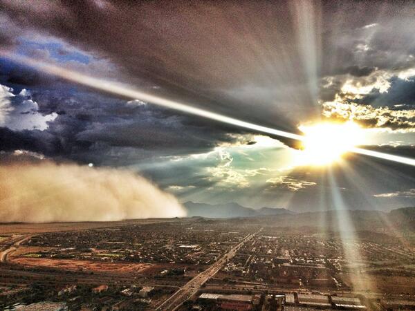 chopperguyhd's tweet photo. Flying above the incoming #haboob headed toward Phoenix! http://t.co/xfqMgaSEqM